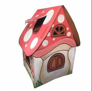 Kartonska hiša z ustvarjalnim tiskanjem